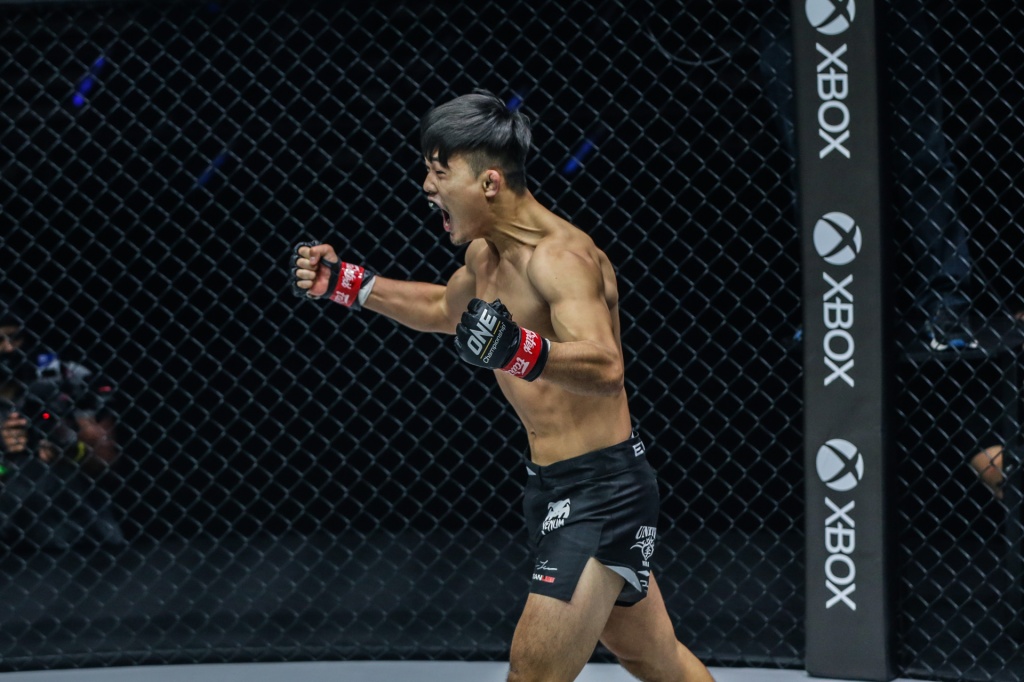 Christian Lee screams while in the MMA cage.