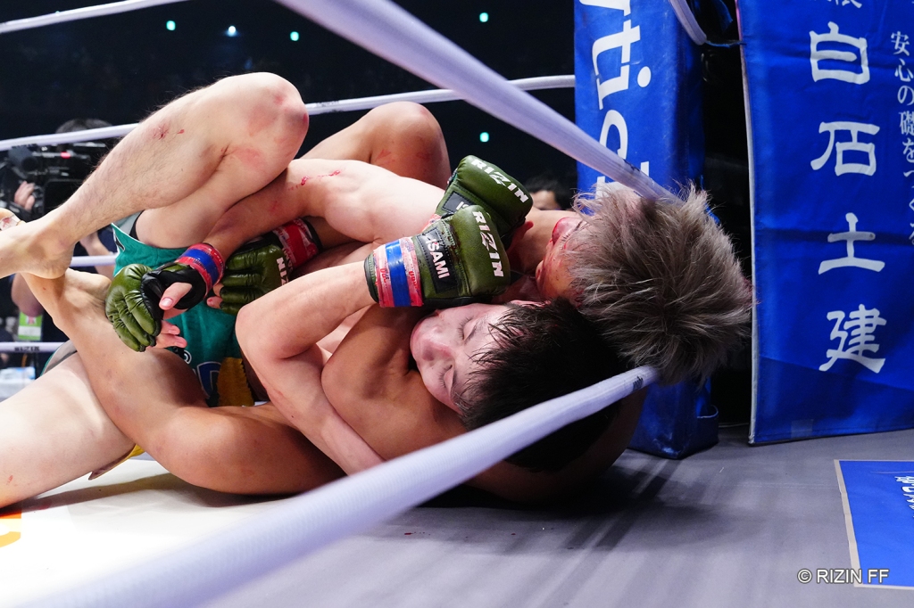 Seiichiro Ito attempts a rear naked choke on Kunta Hashimoto